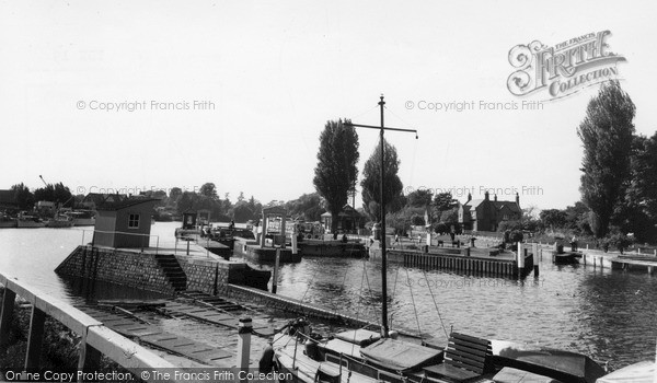Photo of Teddington, The Lock c.1960