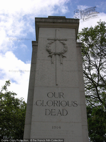 Photo of Teddington, War Memorial, Hampton Road 2005