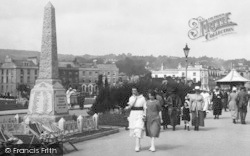 Ladies On The Promenade 1922, Teignmouth