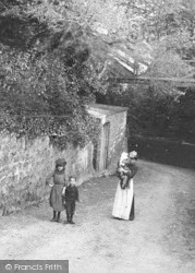 Woman And Children 1903, Teignmouth