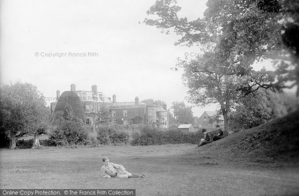 Photo of Tenbury Wells, Swan Hotel And Barrow 1892
