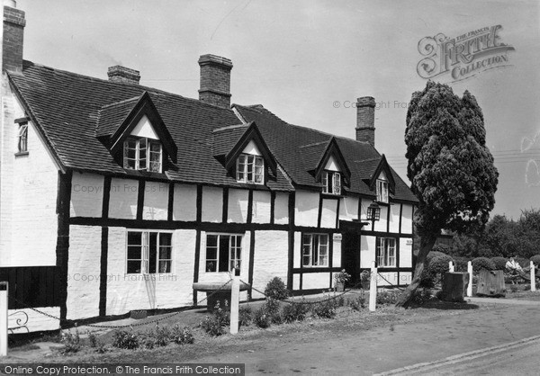 Photo of Tenbury Wells, The Fountain Inn c.1955