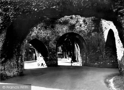 Five Arches 1937, Tenby