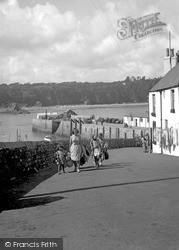 Road To The Harbour 1950, Tenby