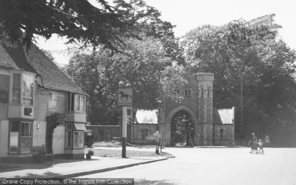 Photo of Tenterden, The Black Horse, West Cross c.1949