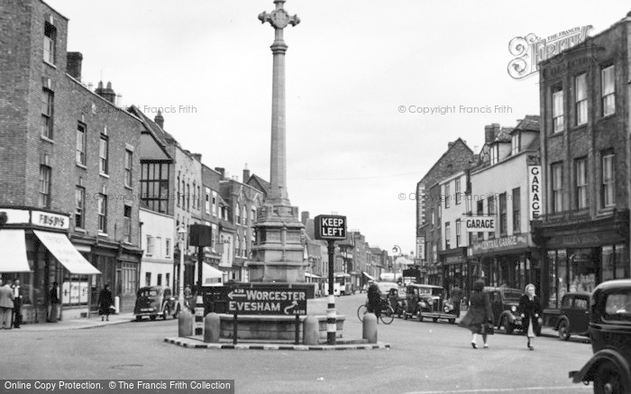 Photo of Tewkesbury, Barton Street And The Cross c.1955