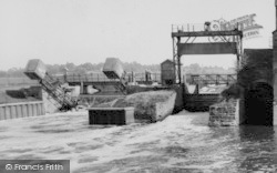 Mill Bank Weir c.1960, Tewkesbury