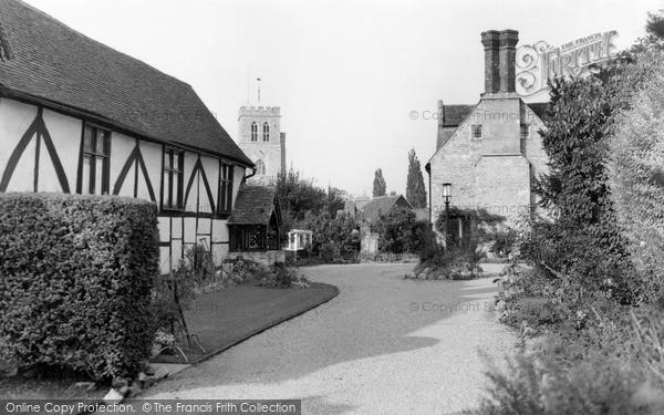 Photo of Thame, Old Houses And St Mary's Church c.1950