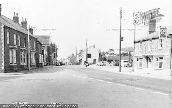 Photo of Thame, Park Street And The Four Horseshoes c.1960