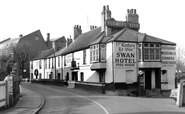 The Swan Hotel c.1955, Thames Ditton