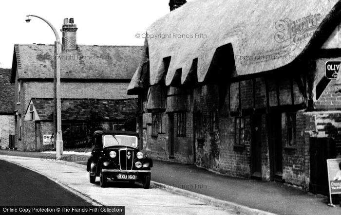 Photo of Thatcham, Thatched Cottage, Chapel Street c.1960