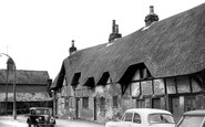 Thatcham, Thatched Cottages c1960