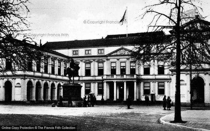 Photo of The Hague, Noordeinde Palace c.1930