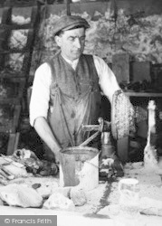 The A Serpentine Industry Craftsman 1933, Lizard