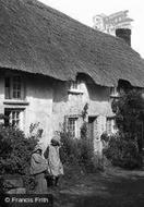The Girls At Church Cove 1911, Lizard