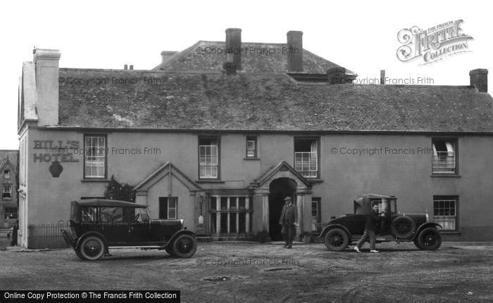 Photo of The Lizard, Hill's Hotel And Cars 1927