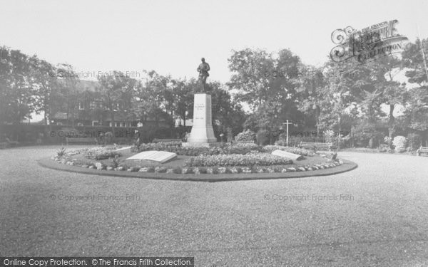 Photo of Thornton Cleveleys, The Memorial c.1965