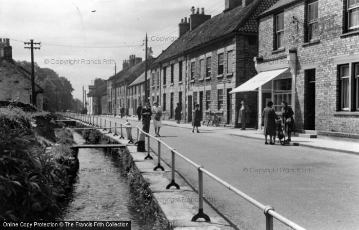 Photo of Thornton Le Dale, Maltongate c.1950