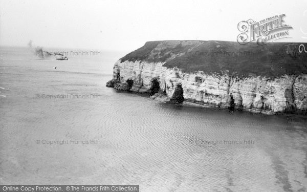 Photo of Thornwick Bay, And 'the Yorkshireman' Steamer c.1939