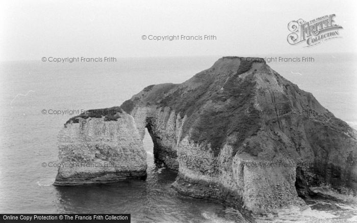 Photo of Thornwick Bay, Thornwick Nab c.1963