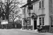 Children Outside The Fox 1905, Three Bridges