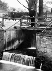 Man At The Flood Gates 1906, Three Bridges