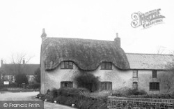 Village, Old Cottage c.1950, Throop