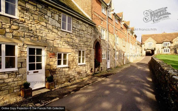 Photo of Tisbury, Church Walk, Old Glovers Cottages c.1995