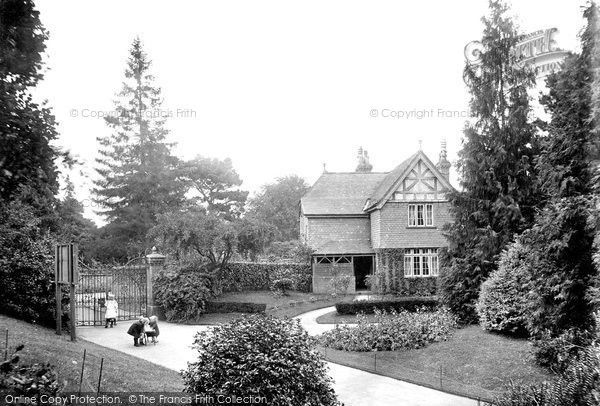 Photo of Tiverton, The Park Entrance 1920