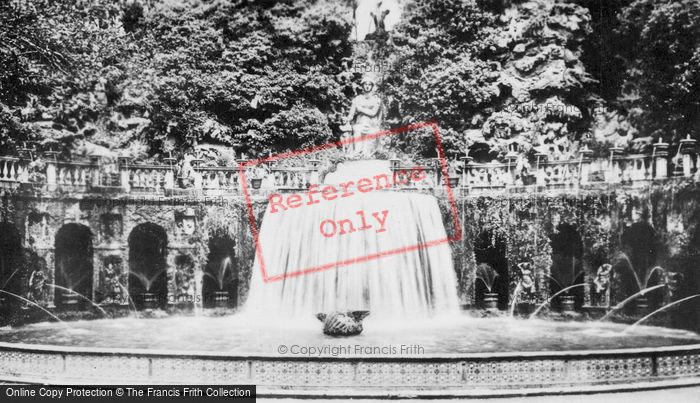 Photo of Tivoli, Villa D'este, The Oval Fountain c.1930