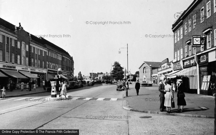 Photo of Tolworth, The Broadway c.1960