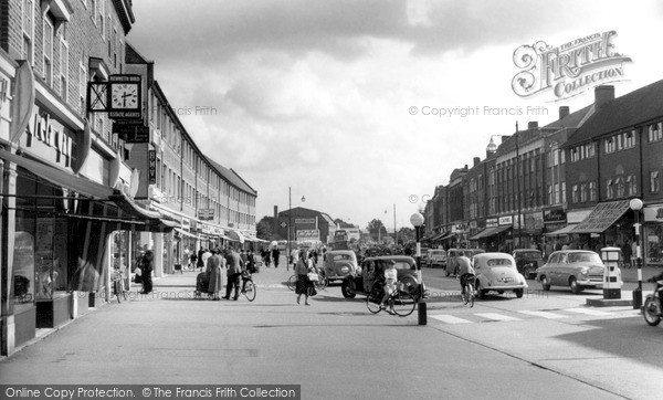 Photo of Tolworth, The Broadway c.1960