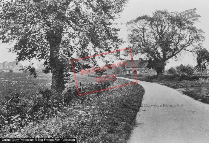 Photo of Tongham, Poyle Road 1930 - Francis Frith