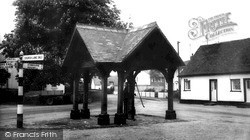The Village Pump c.1960, Toppesfield