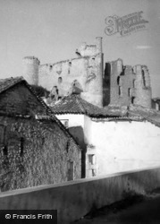 Castle 1960, Torija
