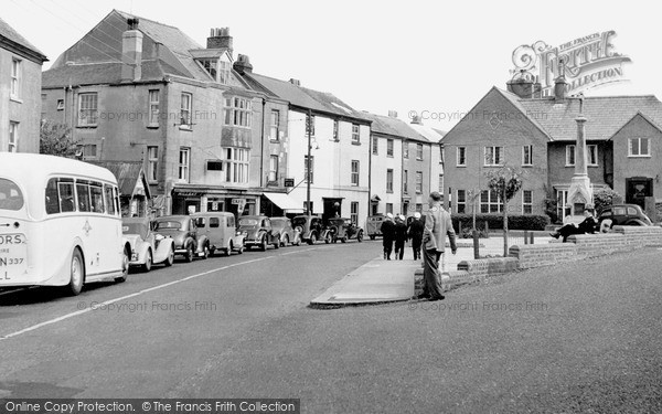 Photo of Torpoint, Fore Street And Ferry Queue c.1950