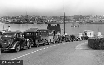 Torpoint, Queue for the Ferry c1955