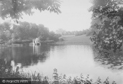 Lake And Court 1903, Tortworth