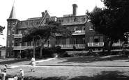 Totland Bay, Totland Chalet Hotel c1960