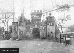 Castle And Keys 1906, Totnes