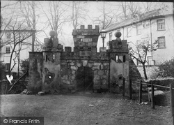 Castle And Keys 1906, Totnes