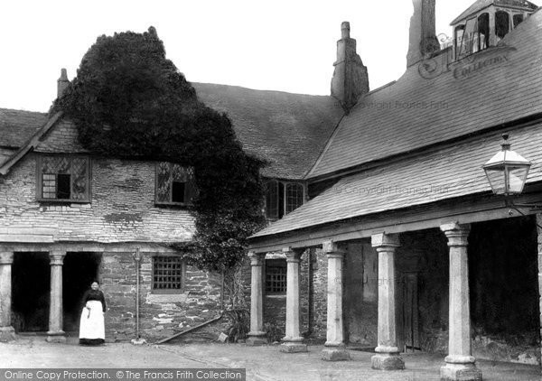 Photo of Totnes, Guildhall 1906
