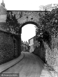North Gate 1928, Totnes