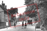 Children At The Knolls c.1950, Totternhoe