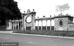 Park Hall Gates c.1955, Towcester