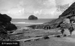 The Strand And The Gull Rock c.1933, Trebarwith