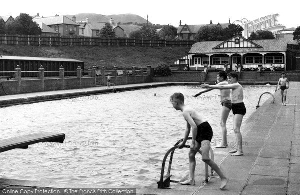 Photo of Tredegar, Swimming Pool, Bedwellty Park c.1955