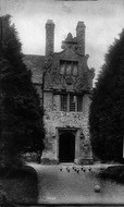 1907, Trerice Manor