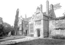 1912, Trerice Manor