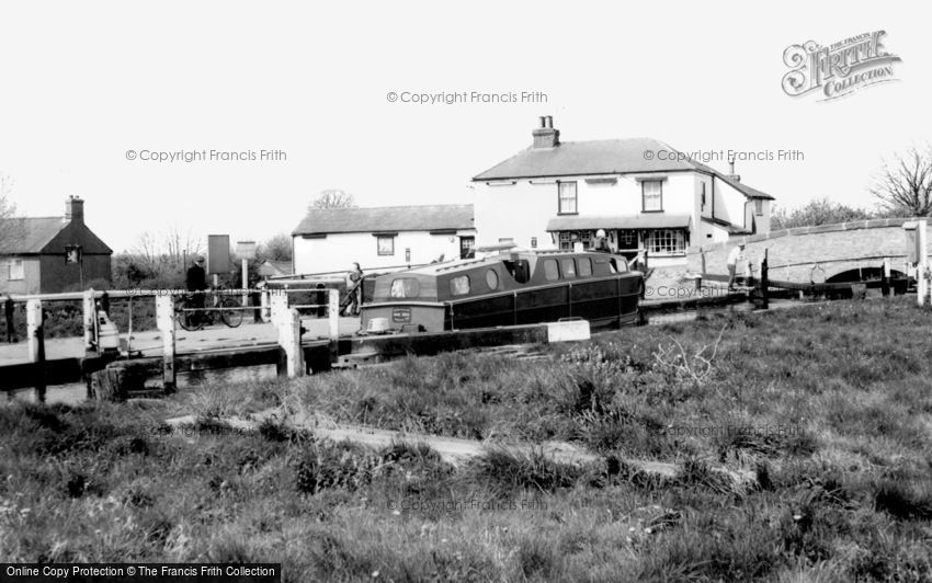 Tring, Marsworth Locks c1965